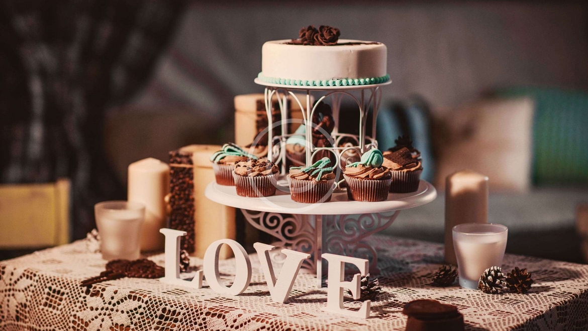 Cakes and Sweet Bars: Indulgent Delights for Every Celebration