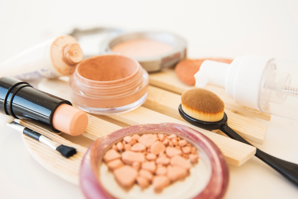 Elevate your beauty routine with our guide to accessorizing with bronzers. Learn the art of application, find the perfect shade, and discover creative ways to enhance your glow.